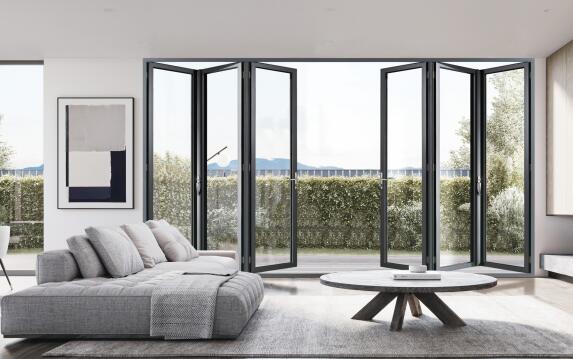 推拉門封陽臺好還是斷橋鋁平開窗好？封陽臺方案指南